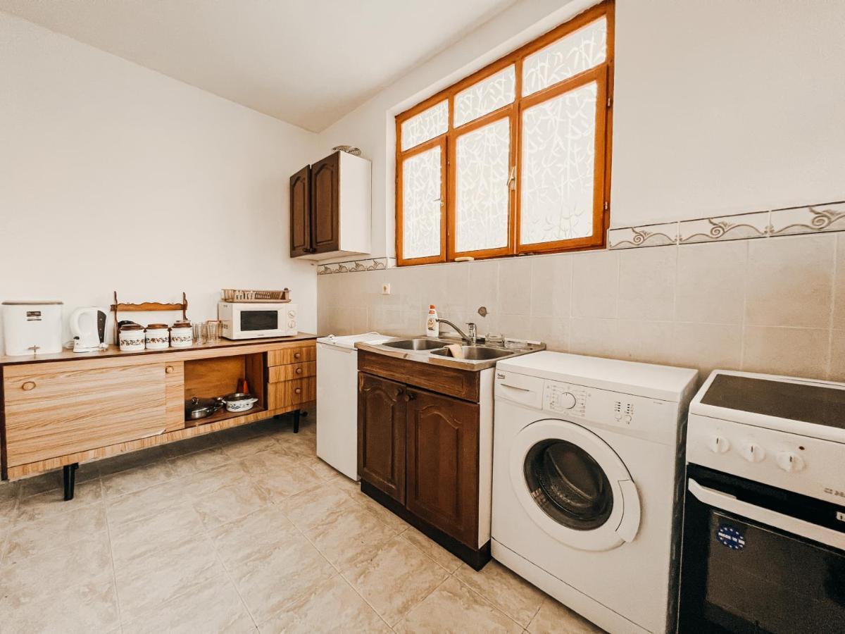 Vladivostok Apartments Tivat Exteriör bild