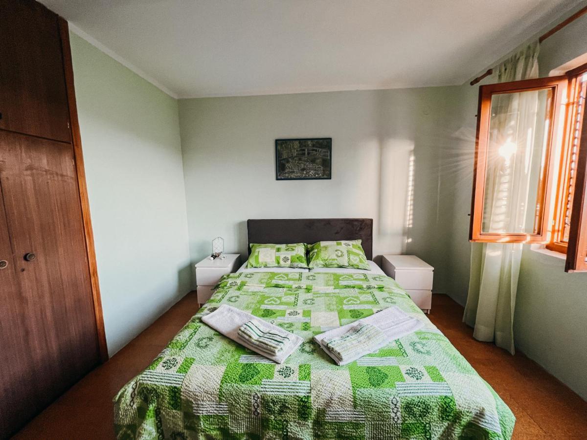 Vladivostok Apartments Tivat Exteriör bild
